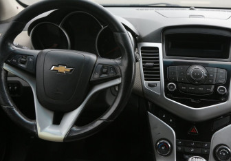 Подержанный автомобиль Chevrolet Cruze Sedan 2011 года (14 фото)