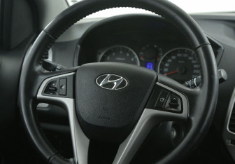 Подержанный автомобиль Hyundai i20 2010 года (16 фото)