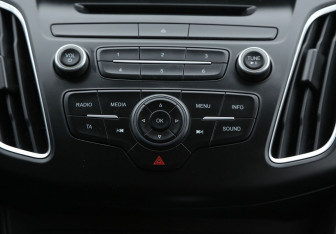 Подержанный автомобиль Ford Focus Hatchback 2017 года (13 фото)