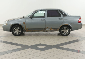 Подержанный автомобиль LADA (ВАЗ) Priora Sedan 2011 года (7 фото)