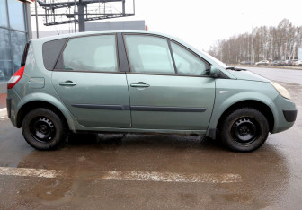 Подержанный автомобиль Renault Scenic 2006 года (7 фото)