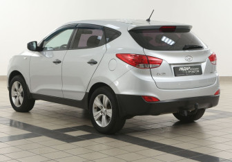 Подержанный автомобиль Hyundai ix35 2015 года (2 фото)