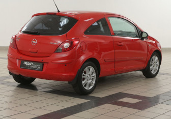 Подержанный автомобиль Opel Corsa 2007 года (4 фото)