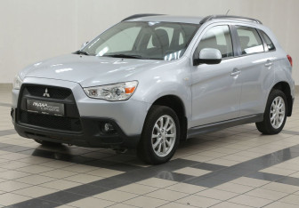 Подержанный автомобиль Mitsubishi ASX 2011 года (8 фото)