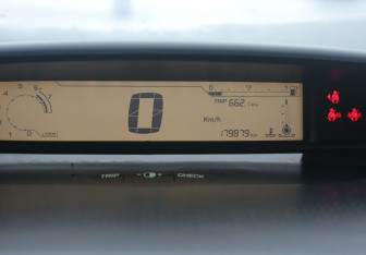 Подержанный автомобиль Citroen C4 Hatchback 2010 года (18 фото)