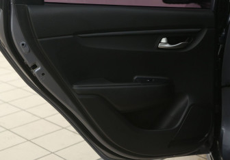 Подержанный автомобиль Kia Rio Sedan 2019 года (21 фото)