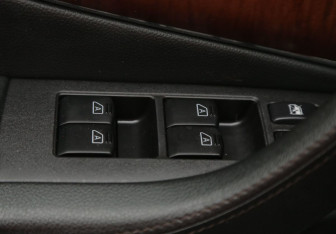 Подержанный автомобиль Infiniti FX 2012 года (19 фото)