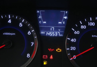 Подержанный автомобиль Hyundai Solaris Sedan 2013 года (18 фото)