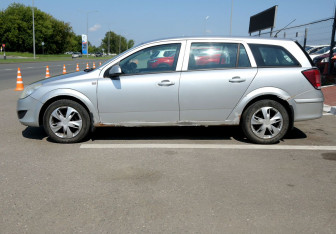 Подержанный автомобиль Opel Astra Wagon 2009 года (8 фото)