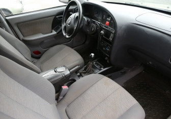 Подержанный автомобиль Hyundai Elantra Sedan 2006 года (9 фото)