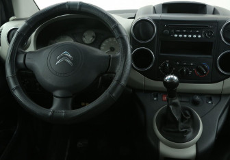 Подержанный автомобиль Citroen Berlingo 2013 года (14 фото)