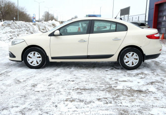 Подержанный автомобиль Renault Fluence 2013 года (8 фото)