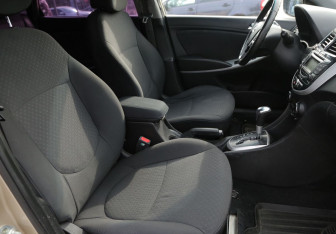 Подержанный автомобиль Hyundai Solaris Hatchback 2012 года (10 фото)