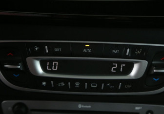 Подержанный автомобиль Renault Megane Hatchback 2013 года (18 фото)