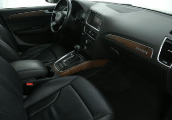 Подержанный автомобиль Audi Q5 2013 года (9 фото)