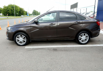 Подержанный автомобиль LADA (ВАЗ) Vesta Sedan 2016 года (8 фото)