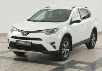 Подержанный автомобиль Toyota RAV4 2016 года (8 фото)