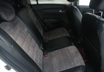 Подержанный автомобиль Kia Rio Hatchback 2020 года (14 фото)