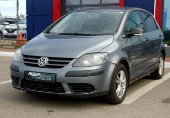 Подержанный автомобиль Volkswagen Golf Plus 2008 года (3 фото)