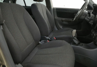 Подержанный автомобиль Hyundai Accent Sedan 2006 года (10 фото)