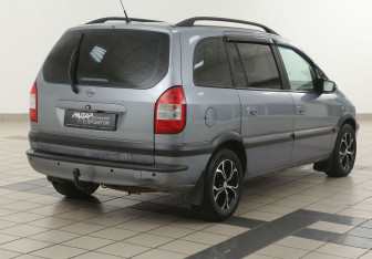 Подержанный автомобиль Opel Zafira Compactvan 2004 года (4 фото)