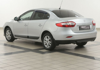 Подержанный автомобиль Renault Fluence 2012 года (2 фото)
