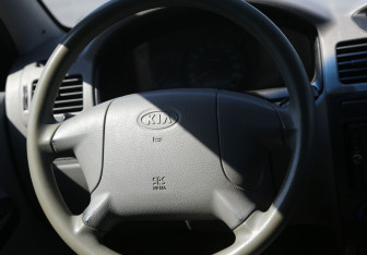 Подержанный автомобиль Kia Rio Wagon 2005 года (16 фото)