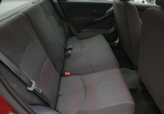 Подержанный автомобиль Fiat Albea 2010 года (11 фото)