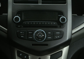 Подержанный автомобиль Chevrolet Aveo Sedan 2012 года (13 фото)