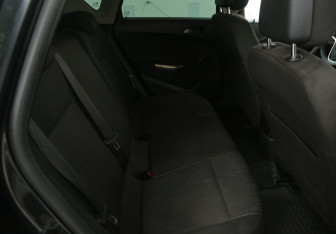 Подержанный автомобиль Opel Astra Hatchback 2011 года (11 фото)