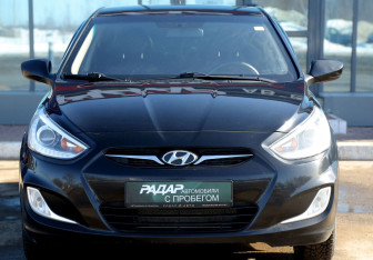 Подержанный автомобиль Hyundai Solaris Sedan 2013 года (2 фото)