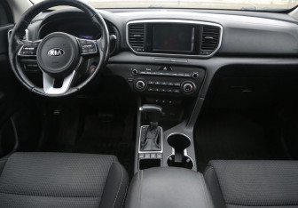 Подержанный автомобиль Kia Sportage 2018 года (22 фото)