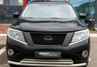 Подержанный автомобиль Nissan Pathfinder 2015 года (2 фото)