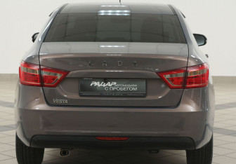Подержанный автомобиль LADA (ВАЗ) Vesta Sedan 2019 года (3 фото)