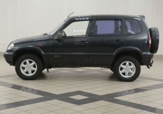 Подержанный автомобиль Chevrolet Niva 2006 года (7 фото)