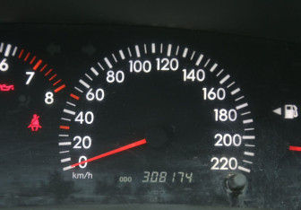 Подержанный автомобиль Toyota Corolla Sedan 2006 года (16 фото)