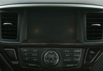 Подержанный автомобиль Nissan Pathfinder 2014 года (15 фото)