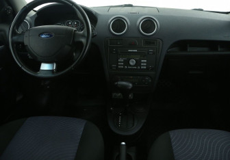 Подержанный автомобиль Ford Fusion 2007 года (12 фото)
