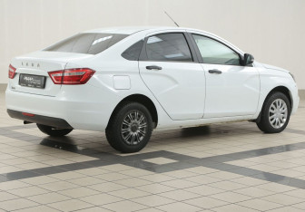 Подержанный автомобиль LADA (ВАЗ) Vesta Sedan 2018 года (4 фото)