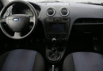 Подержанный автомобиль Ford Fusion 2008 года (12 фото)