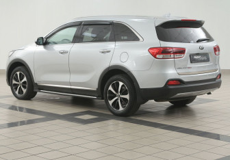 Подержанный автомобиль Kia Sorento 2017 года (2 фото)
