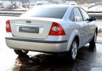 Подержанный автомобиль Ford Focus Sedan 2007 года (6 фото)