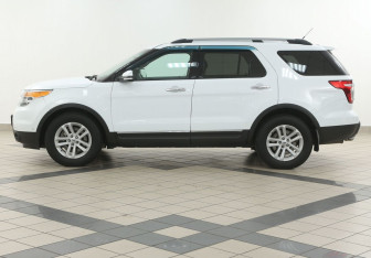 Подержанный автомобиль Ford Explorer 2015 года (7 фото)