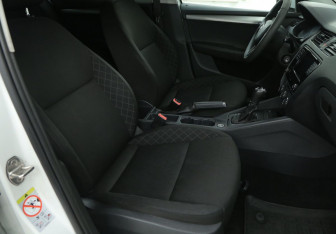 Подержанный автомобиль Skoda Octavia Liftback 2018 года (10 фото)