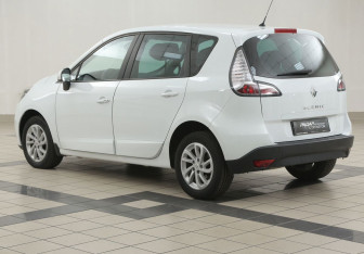 Подержанный автомобиль Renault Scenic 2012 года (2 фото)