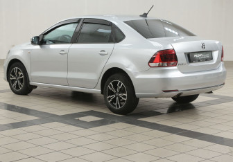 Подержанный автомобиль Volkswagen Polo Sedan 2017 года (2 фото)