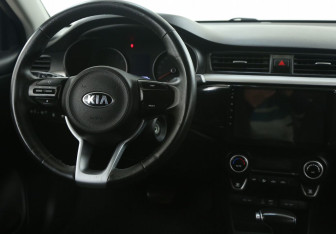 Подержанный автомобиль Kia Rio Sedan 2018 года (14 фото)