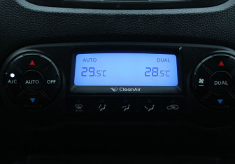 Подержанный автомобиль Hyundai ix35 2011 года (17 фото)