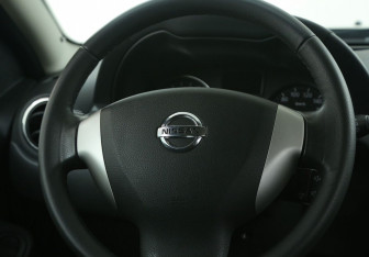 Подержанный автомобиль Nissan Terrano 2014 года (16 фото)