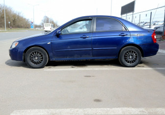 Подержанный автомобиль Kia Cerato Sedan 2006 года (8 фото)